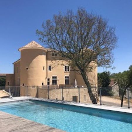 Appartement 4 personnes dans château avec piscine Lussan  Extérieur photo