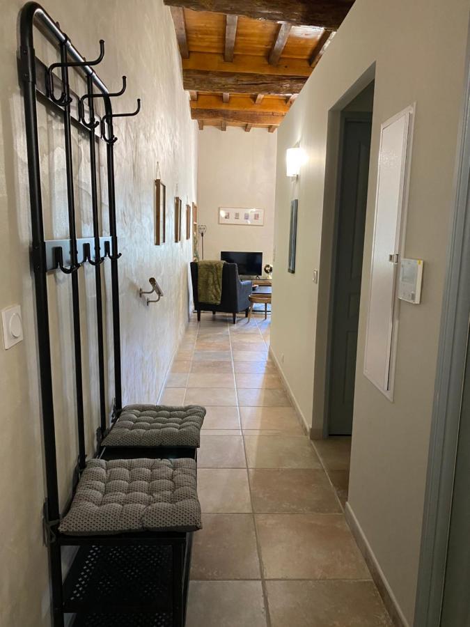 Appartement 4 personnes dans château avec piscine Lussan  Extérieur photo