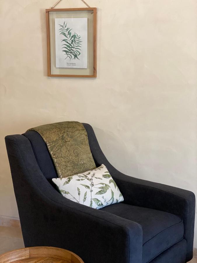 Appartement 4 personnes dans château avec piscine Lussan  Extérieur photo