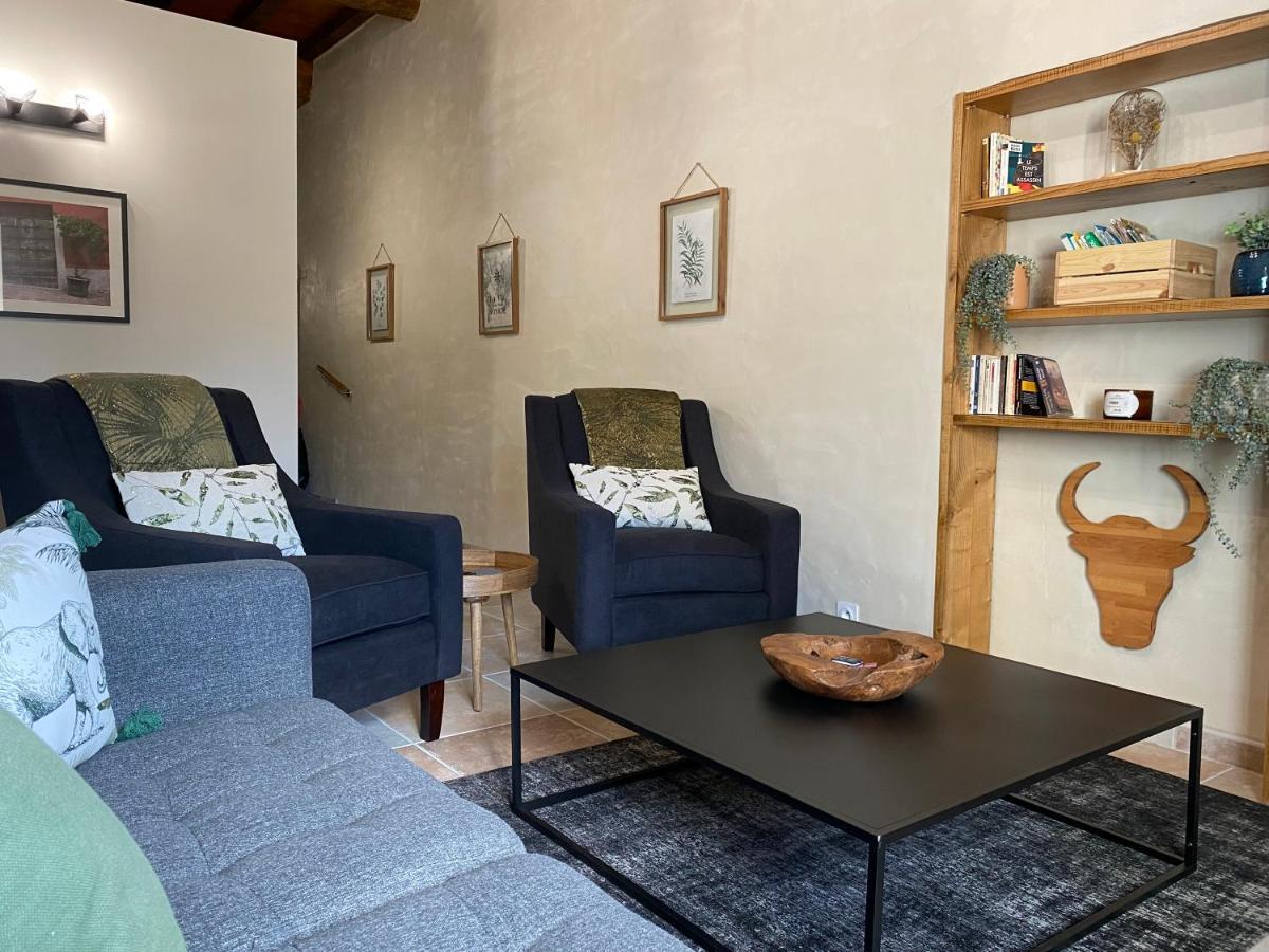 Appartement 4 personnes dans château avec piscine Lussan  Extérieur photo