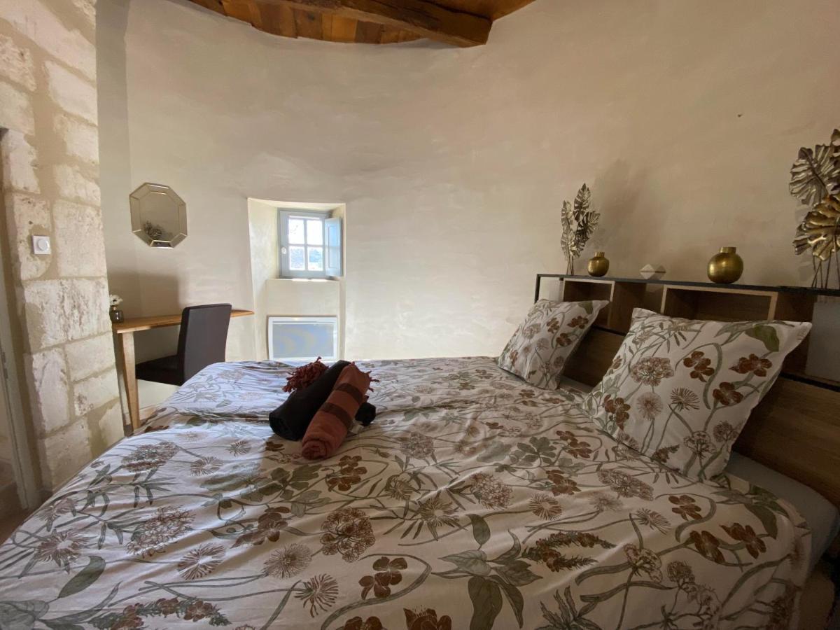 Appartement 4 personnes dans château avec piscine Lussan  Extérieur photo